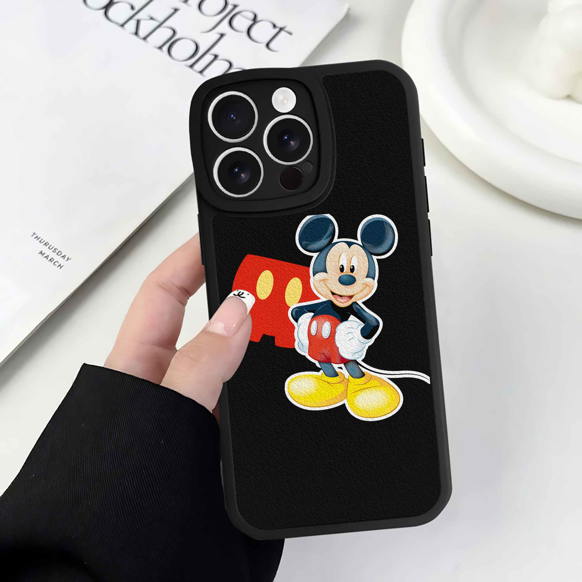 （画像用） ミッキーマウス Mickey Mouse 【iPhone 16シリーズ対応】シリコンスマホケース（レザー調） 材質：シリコン